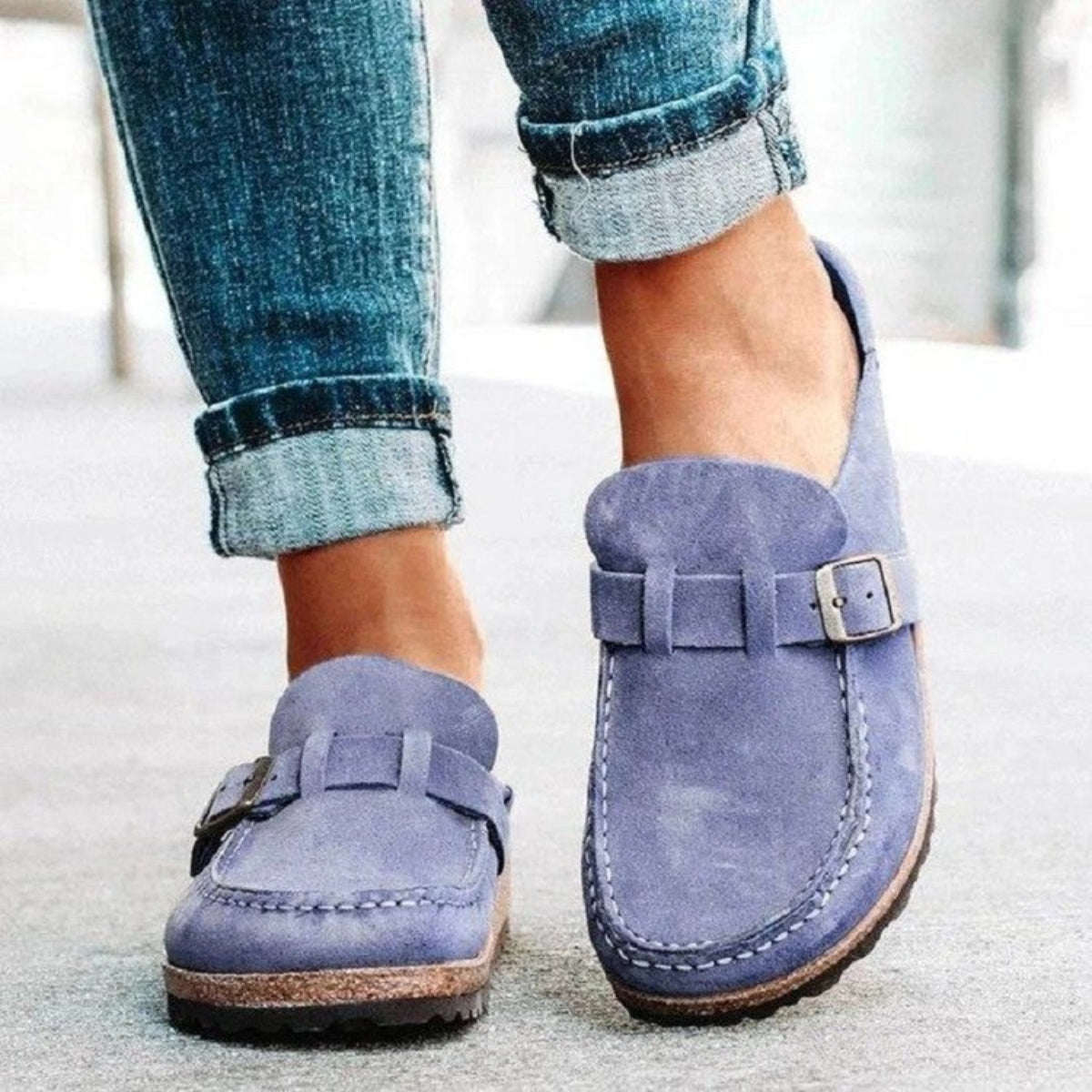 Mocasines con hebilla y tacón bajo y punta redonda