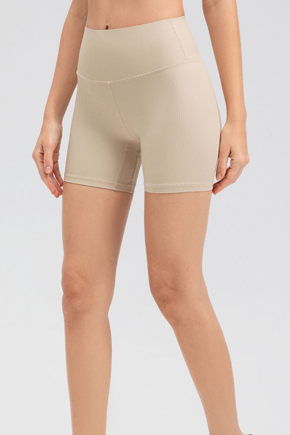 Pantalones cortos deportivos ajustados con cintura ancha