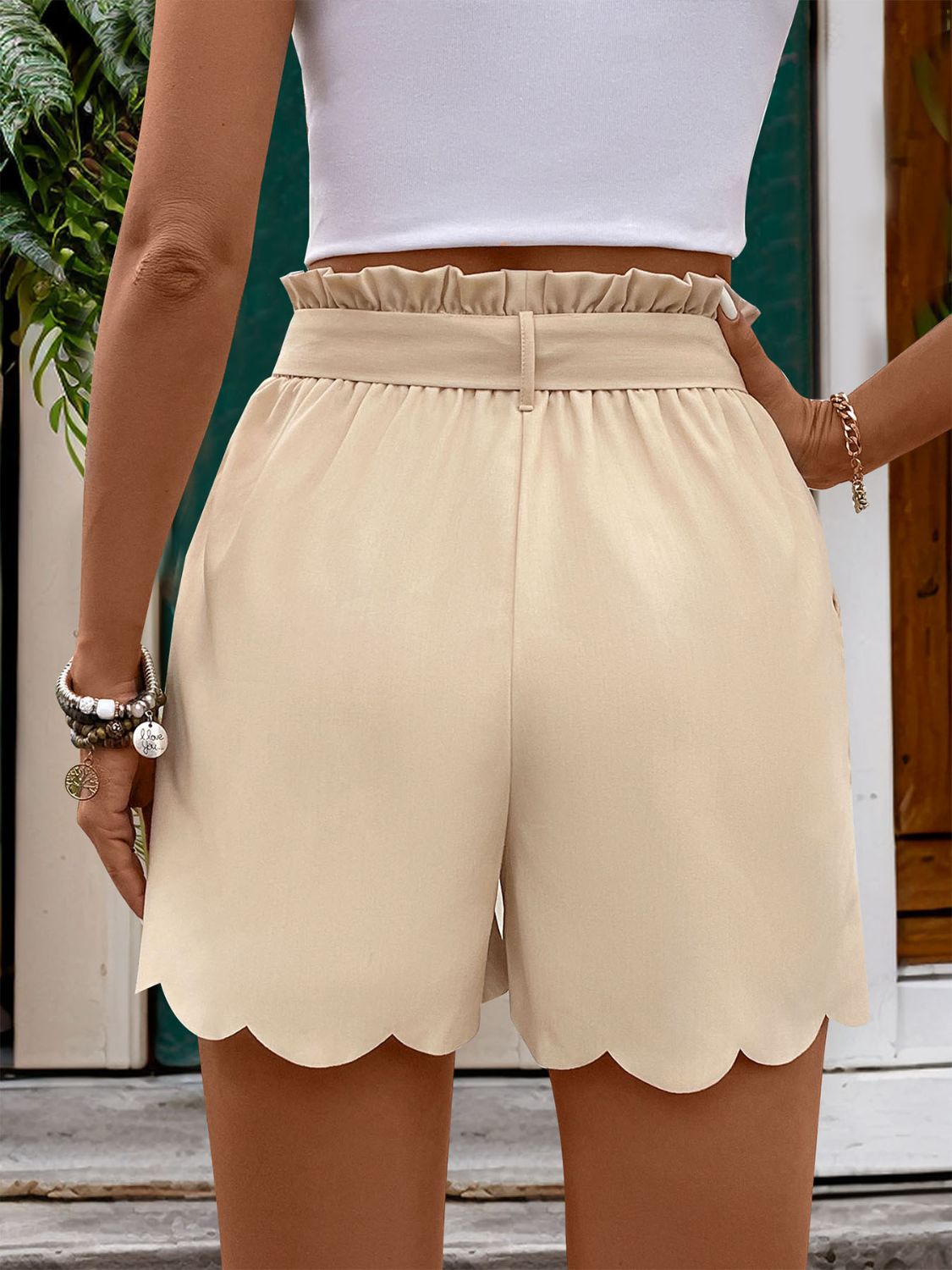 Pantalones cortos con volantes y bolsillos