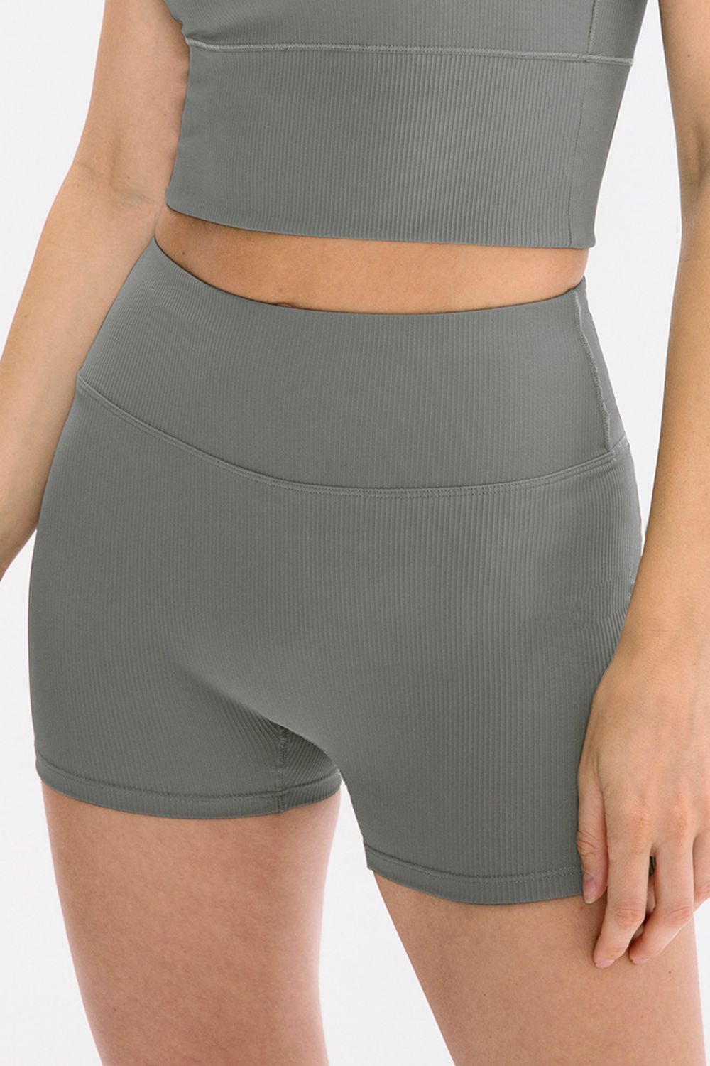 Pantalones cortos deportivos ajustados con cintura ancha