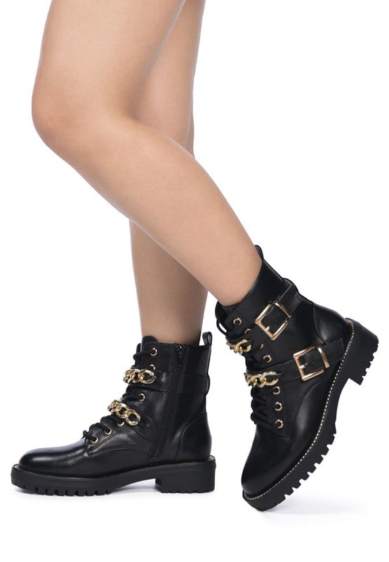 BOTA DE BICICLETA CON DETALLE DE CADENA DE METAL PARA NIÑA BILLY ATTA