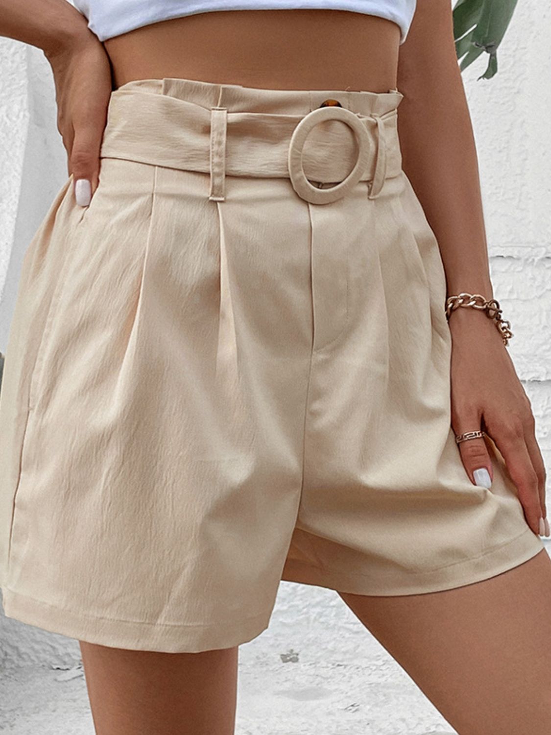 Pantalones cortos con cinturón y bolsillos