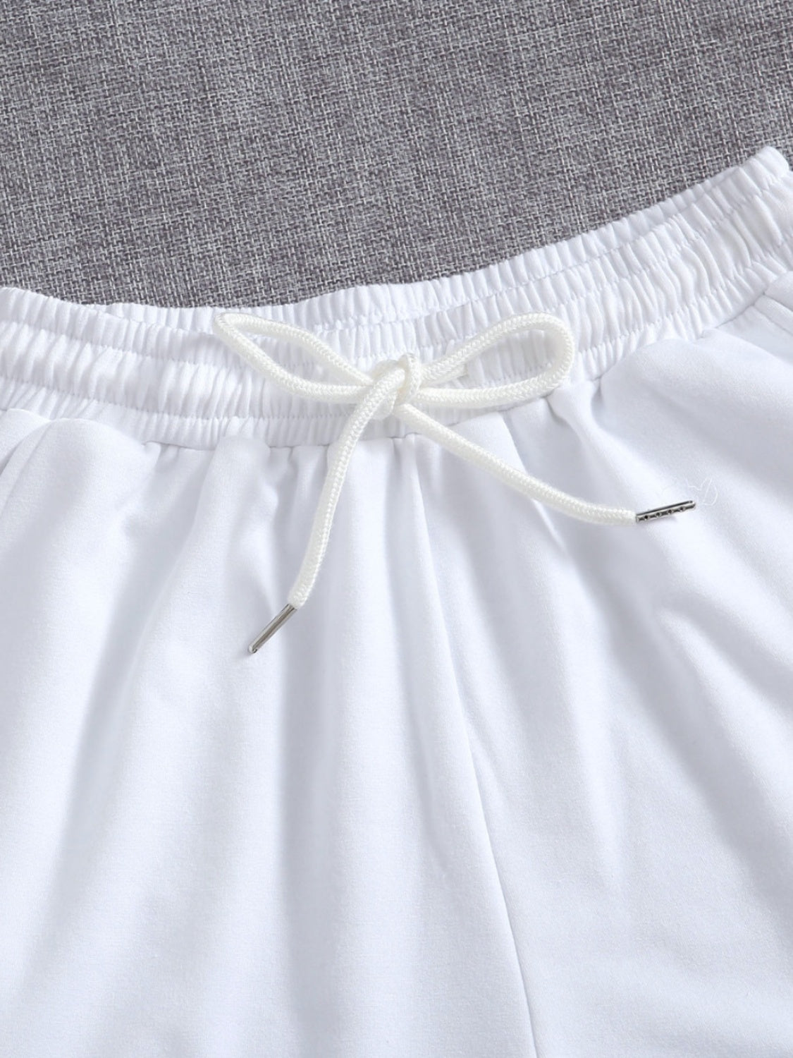 Pantalones cortos con cintura elástica y bolsillos con cordón