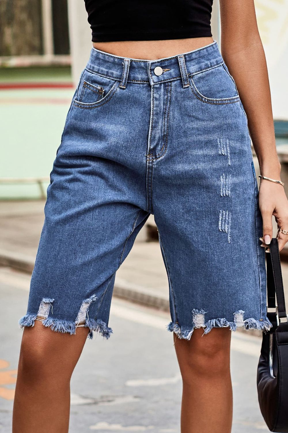 Pantalones cortos de mezclilla de cintura alta con dobladillo sin rematar y bolsillos