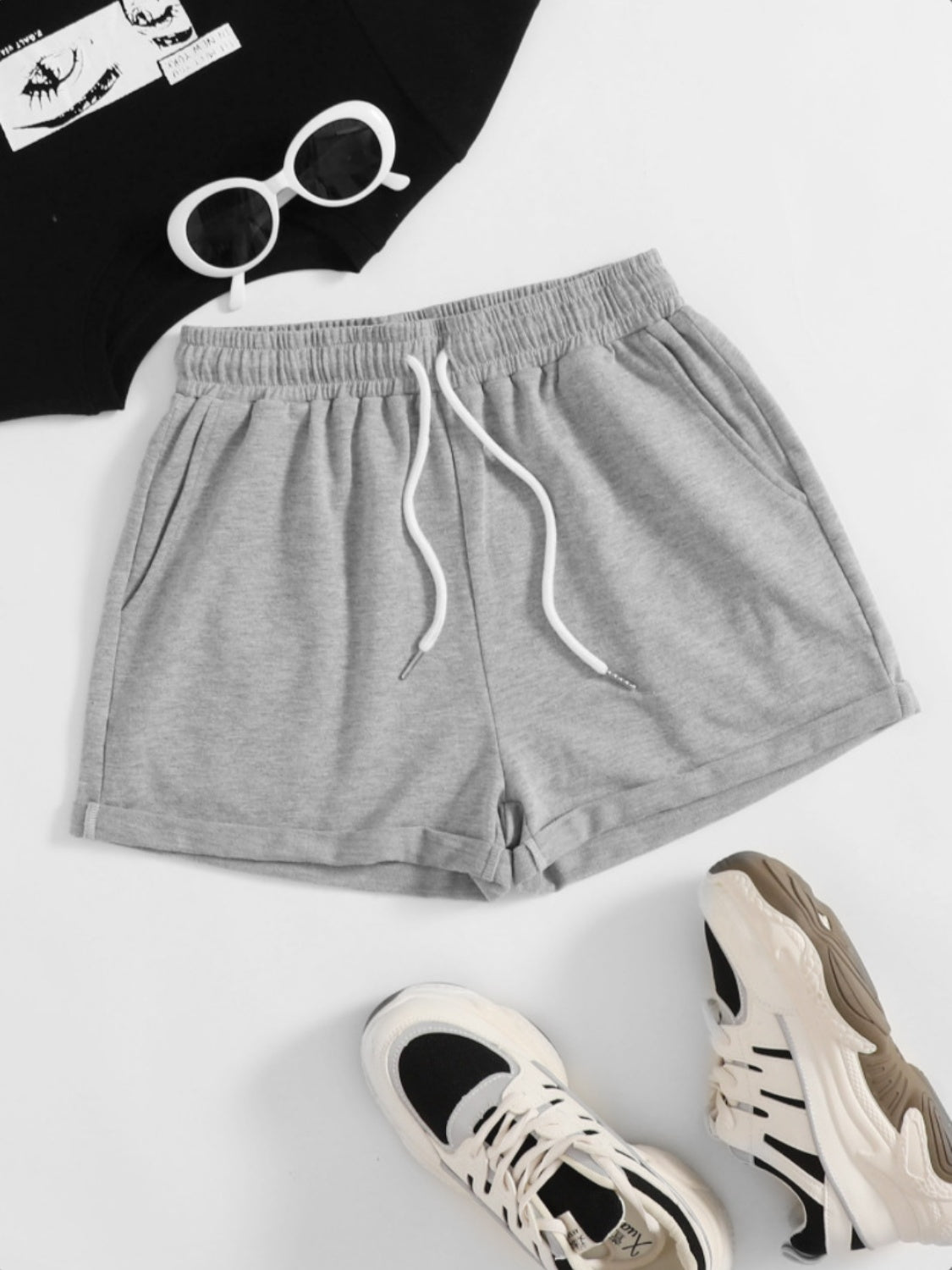 Pantalones cortos con cintura elástica y bolsillos con cordón