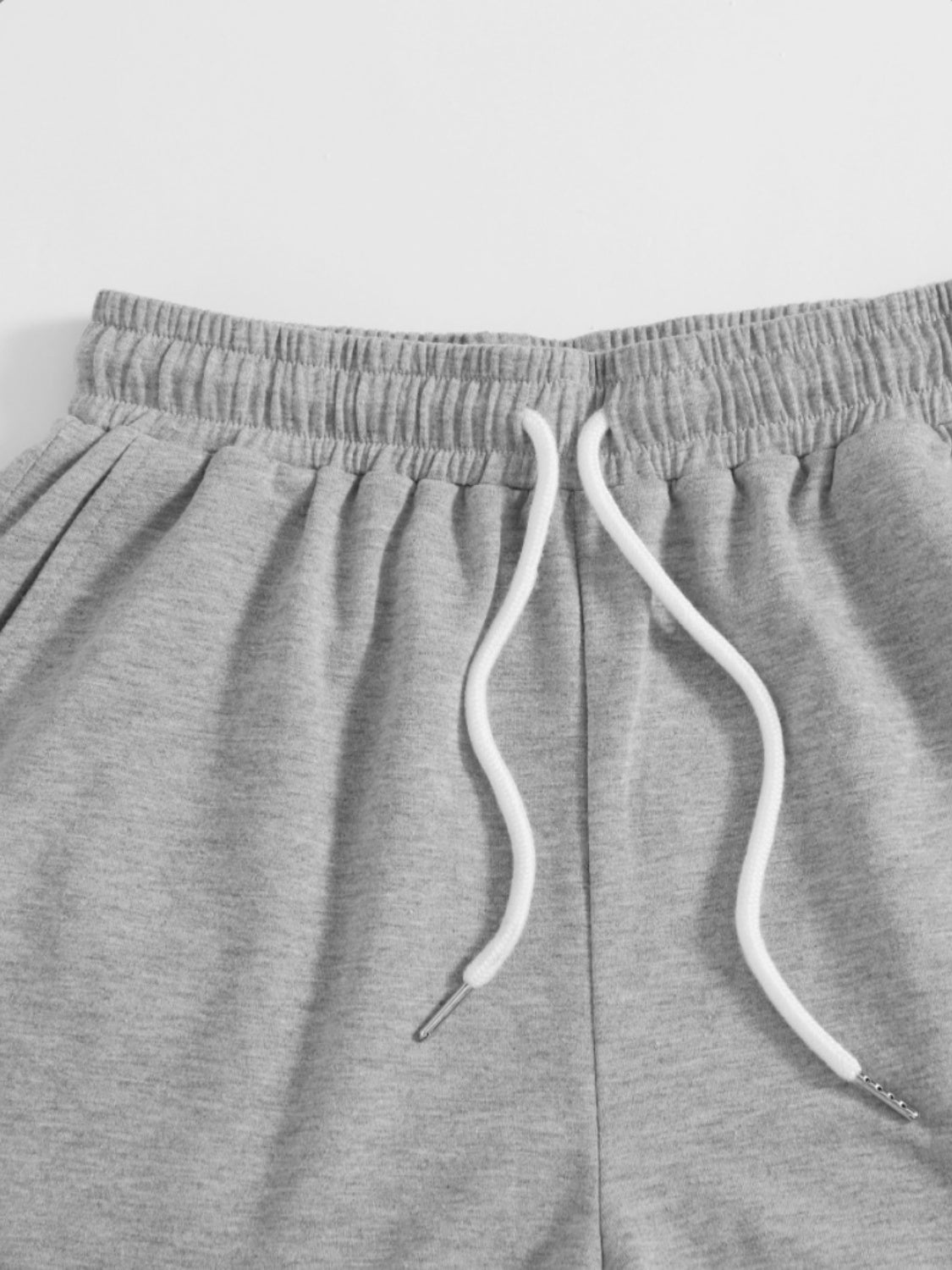Pantalones cortos con cintura elástica y bolsillos con cordón