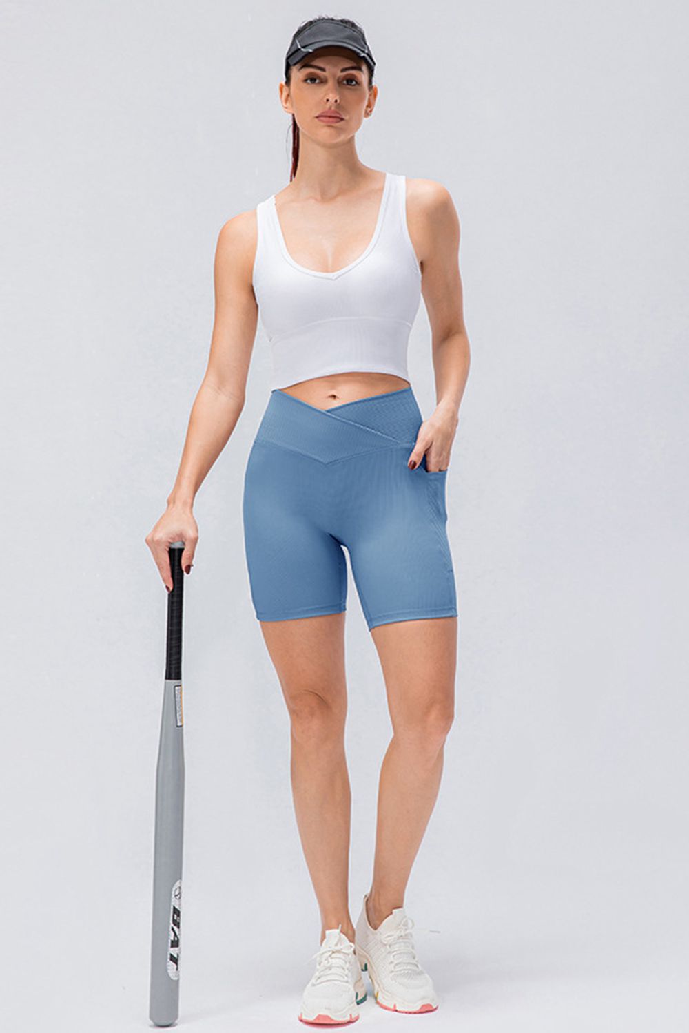 Pantalones cortos deportivos ajustados con cintura en V