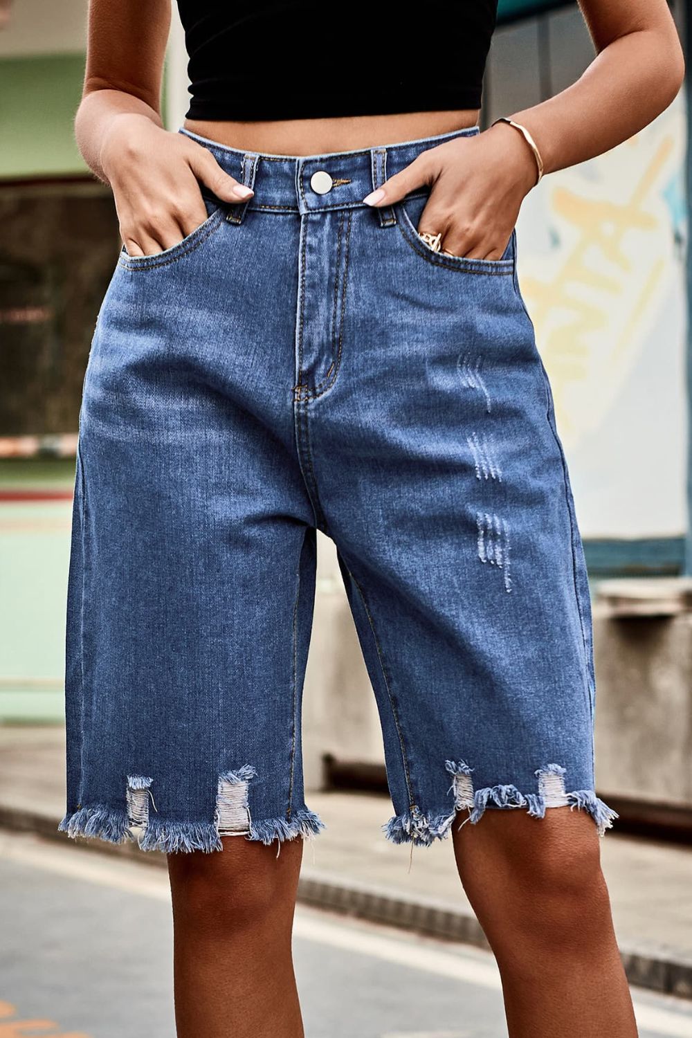 Pantalones cortos de mezclilla de cintura alta con dobladillo sin rematar y bolsillos