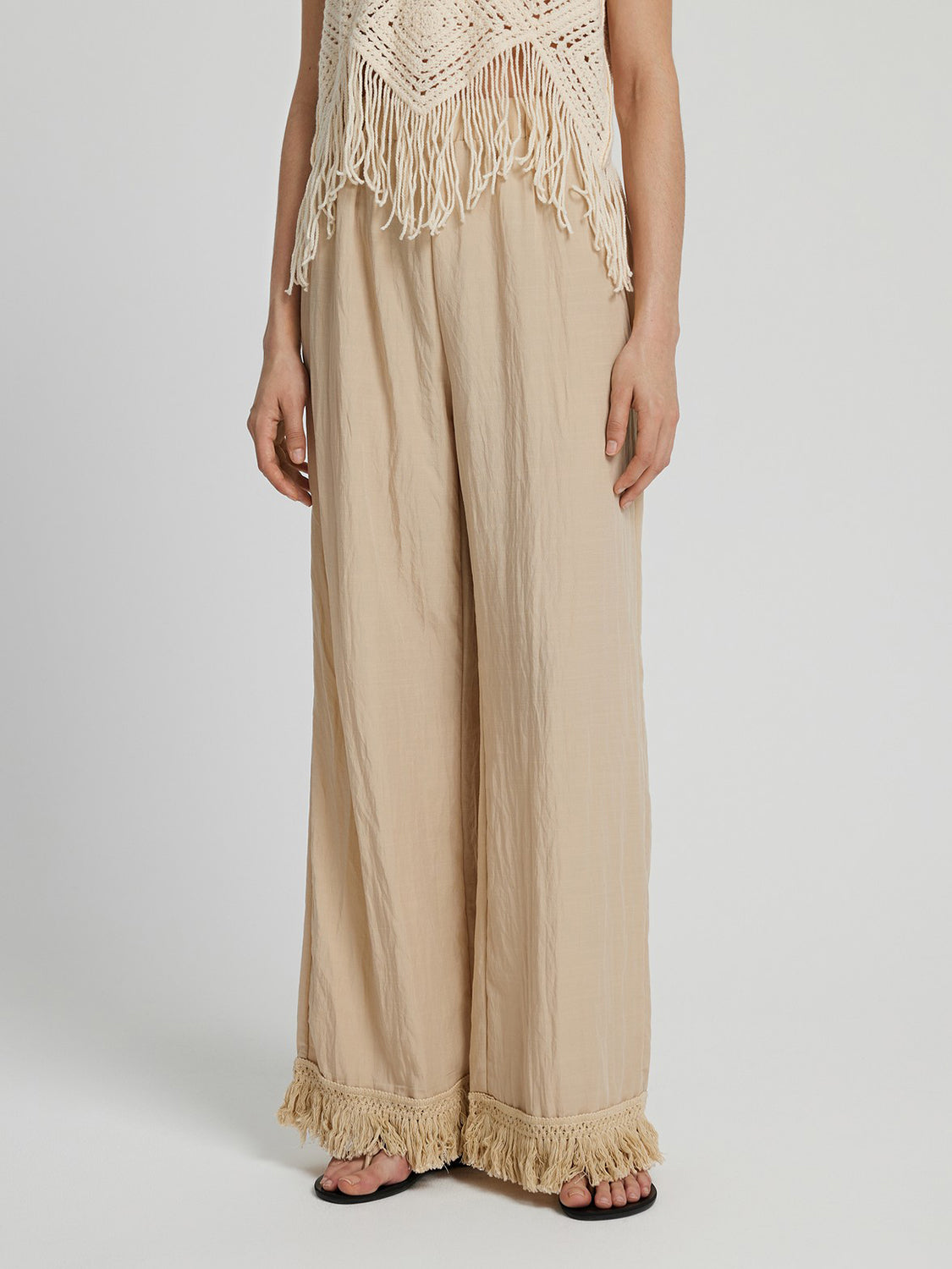 Pantalones largos de pierna ancha con dobladillo con flecos
