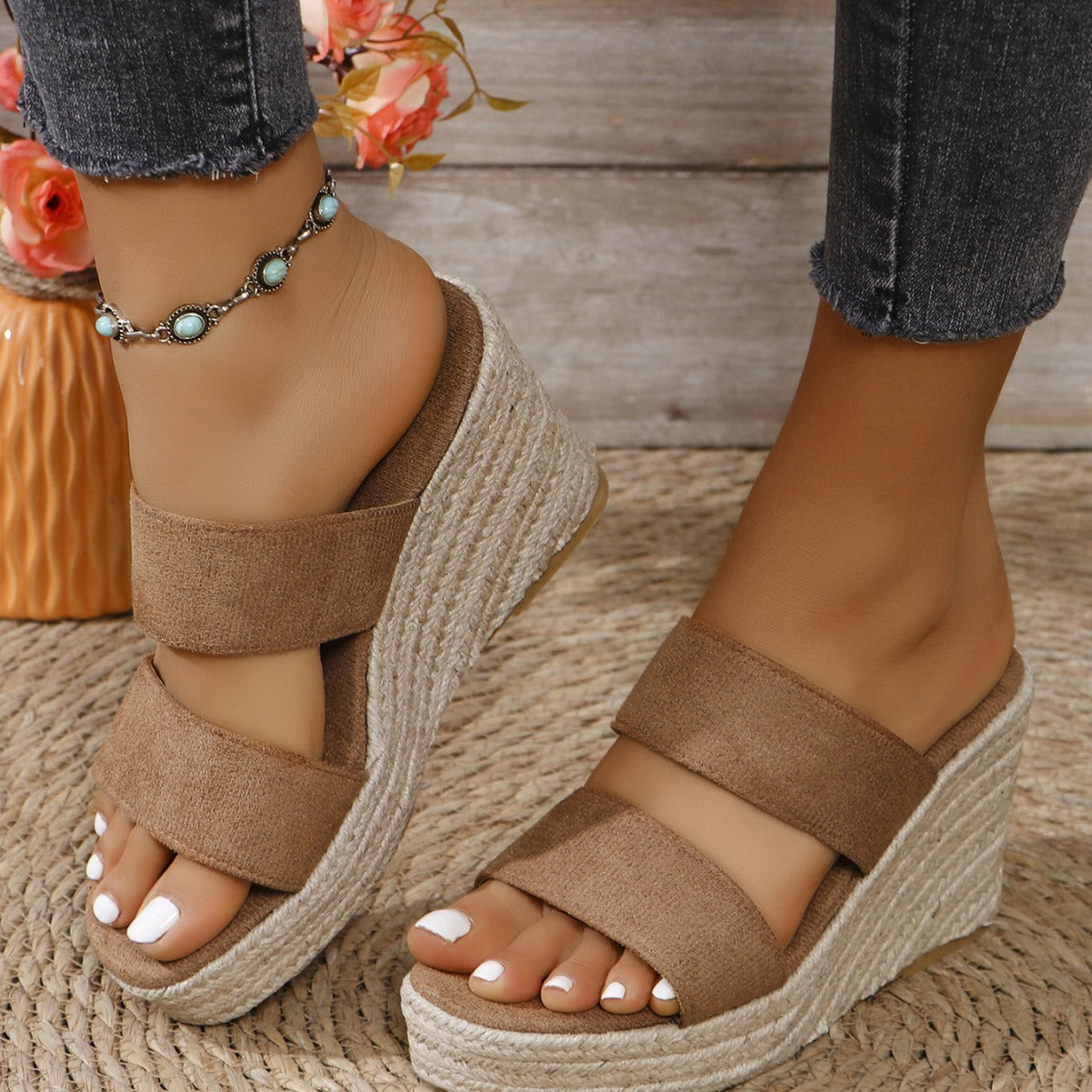 Sandalias de cuña con punta abierta