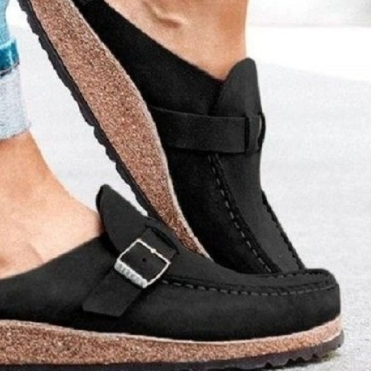 Mocasines con hebilla y tacón bajo y punta redonda
