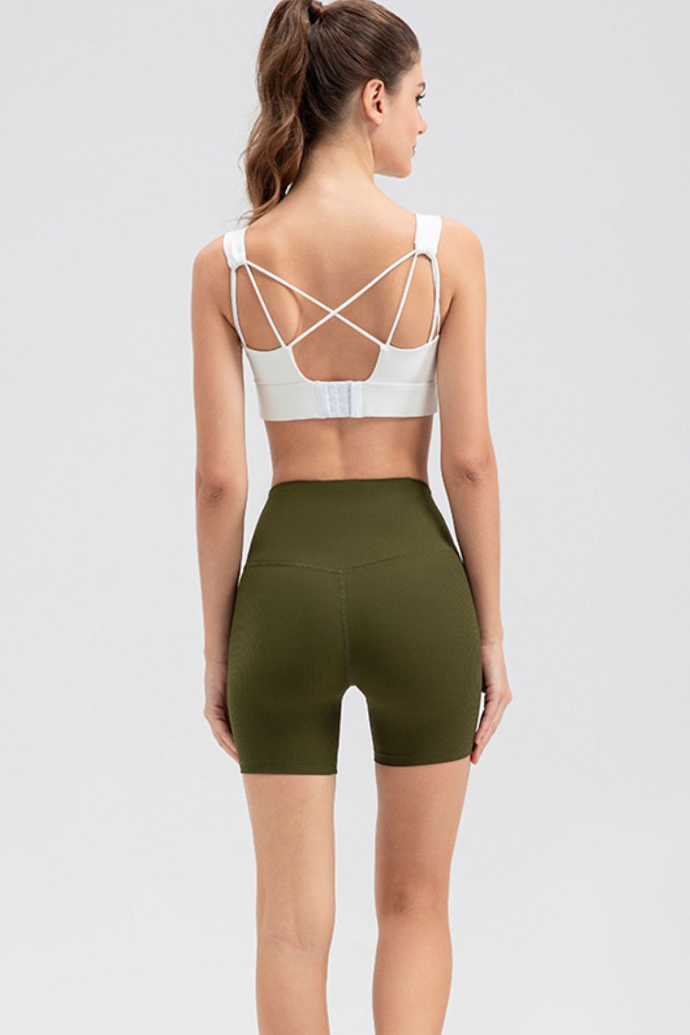 Pantalones cortos deportivos ajustados con cintura ancha