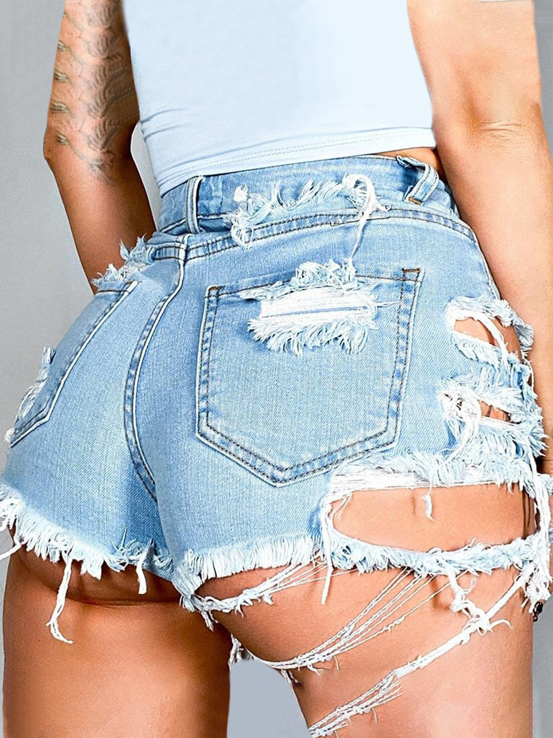 Shorts de mezclilla desgastados con dobladillo sin rematar y bolsillos