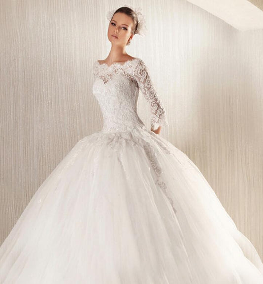 Vestido de novia estilo princesa con mangas largas y encaje francés de ángel