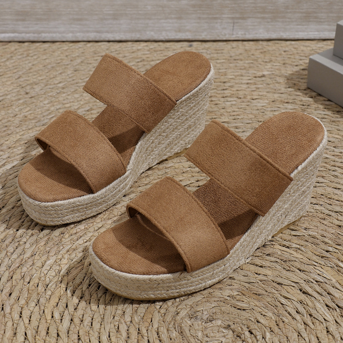 Sandalias de cuña con punta abierta