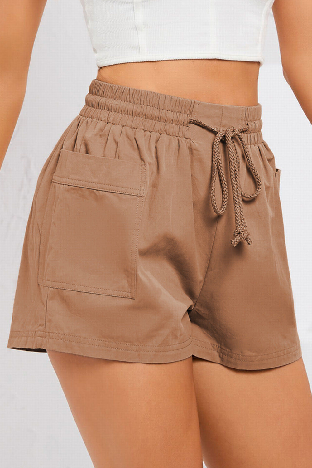 Pantalones cortos con bolsillos y cintura fruncida con cordón