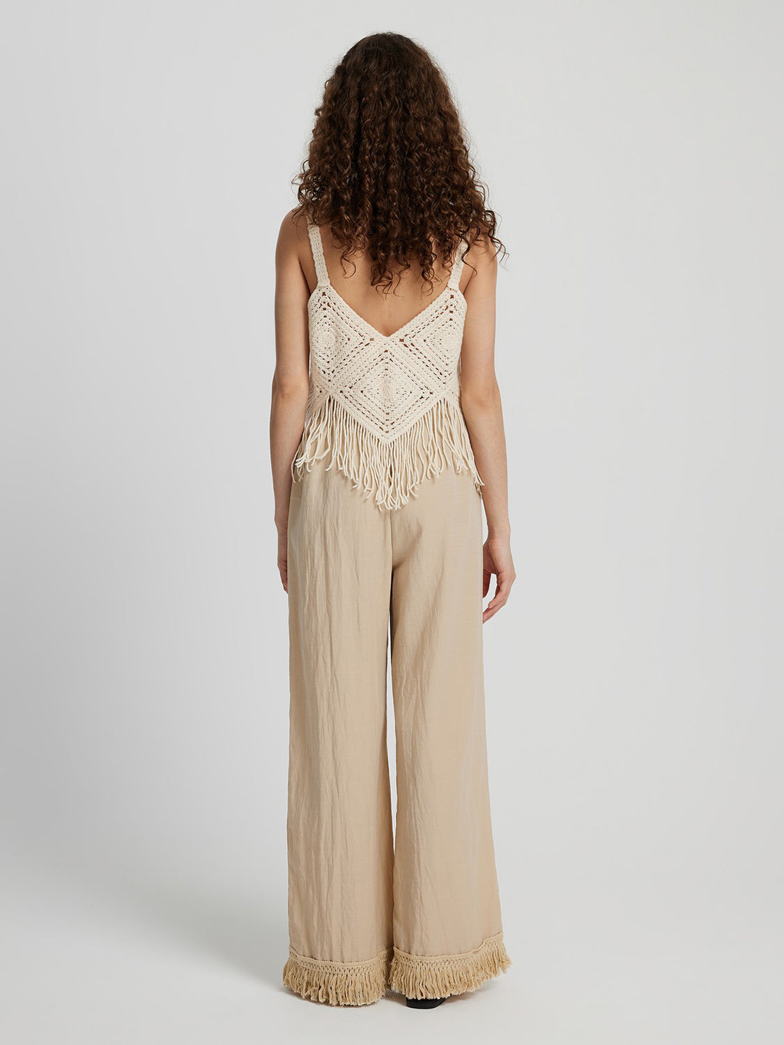 Pantalones largos de pierna ancha con dobladillo con flecos