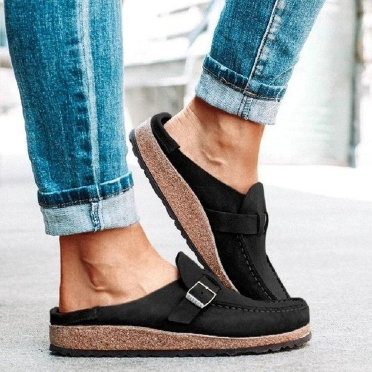 Mocasines con hebilla y tacón bajo y punta redonda