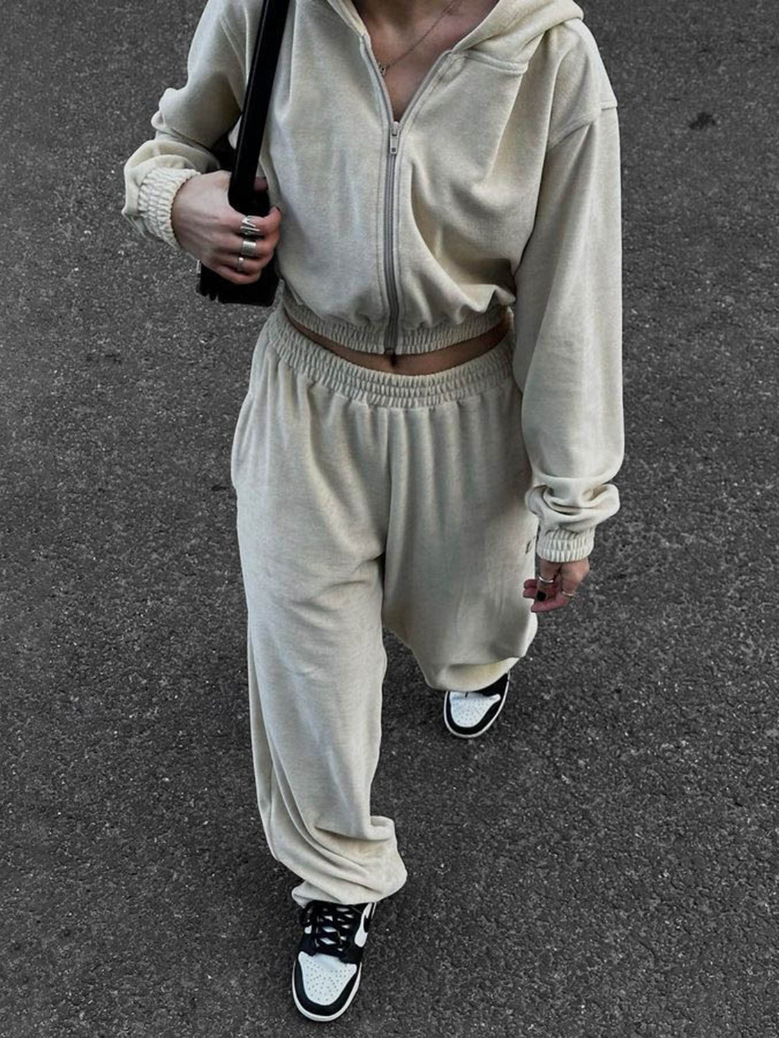 Conjunto de sudadera con cremallera y pantalón con bolsillos