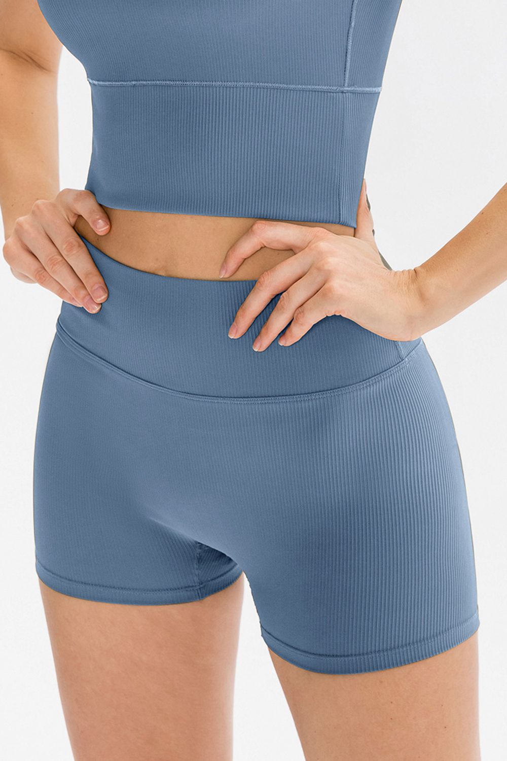 Pantalones cortos deportivos ajustados con cintura ancha