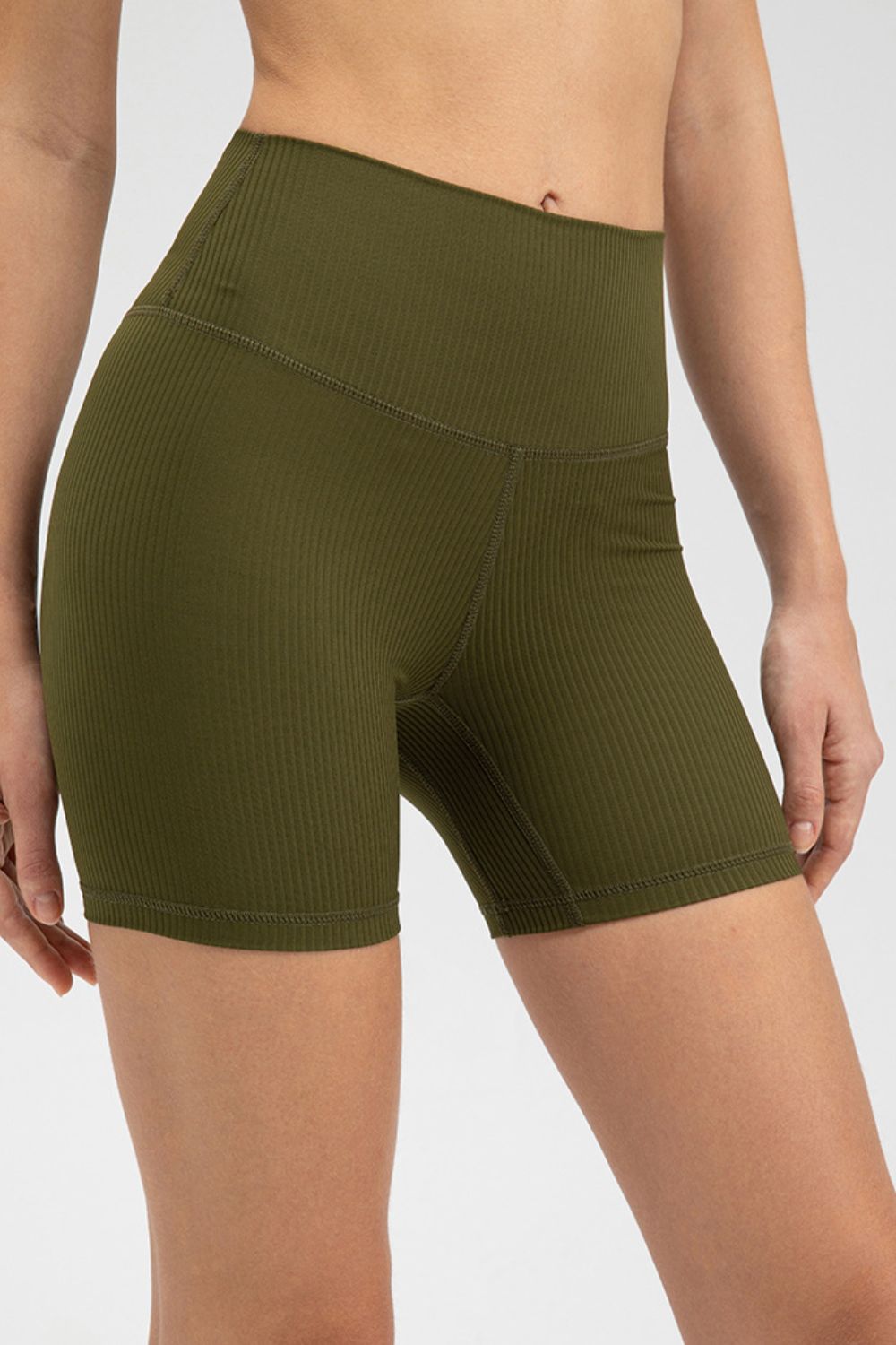 Pantalones cortos deportivos ajustados con cintura ancha