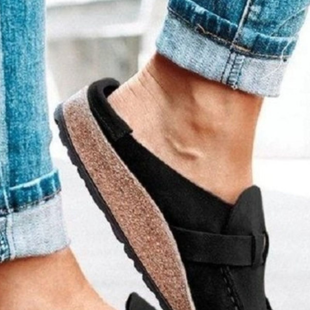 Mocasines con hebilla y tacón bajo y punta redonda