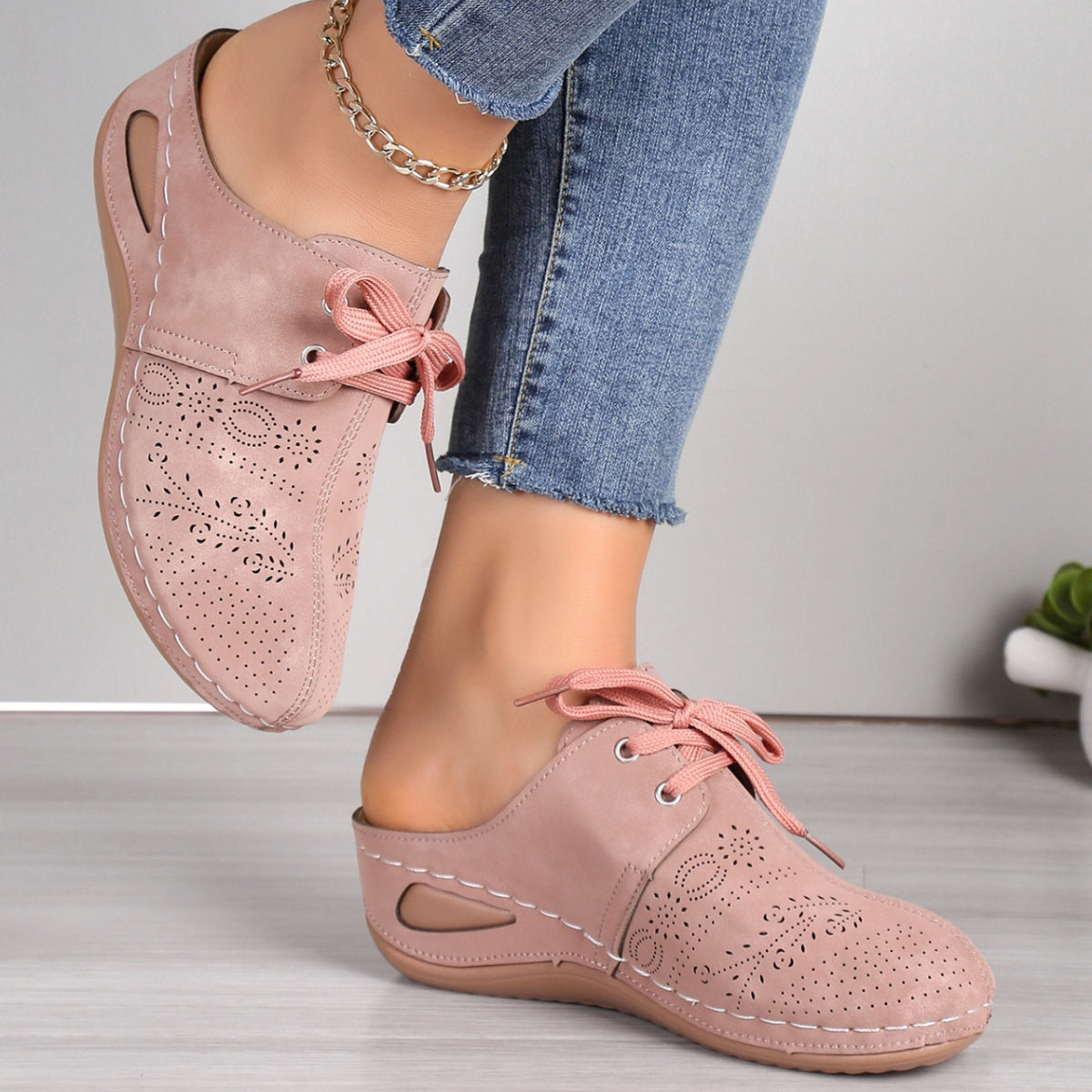 Sandalias de cuña con punta redonda y cordones