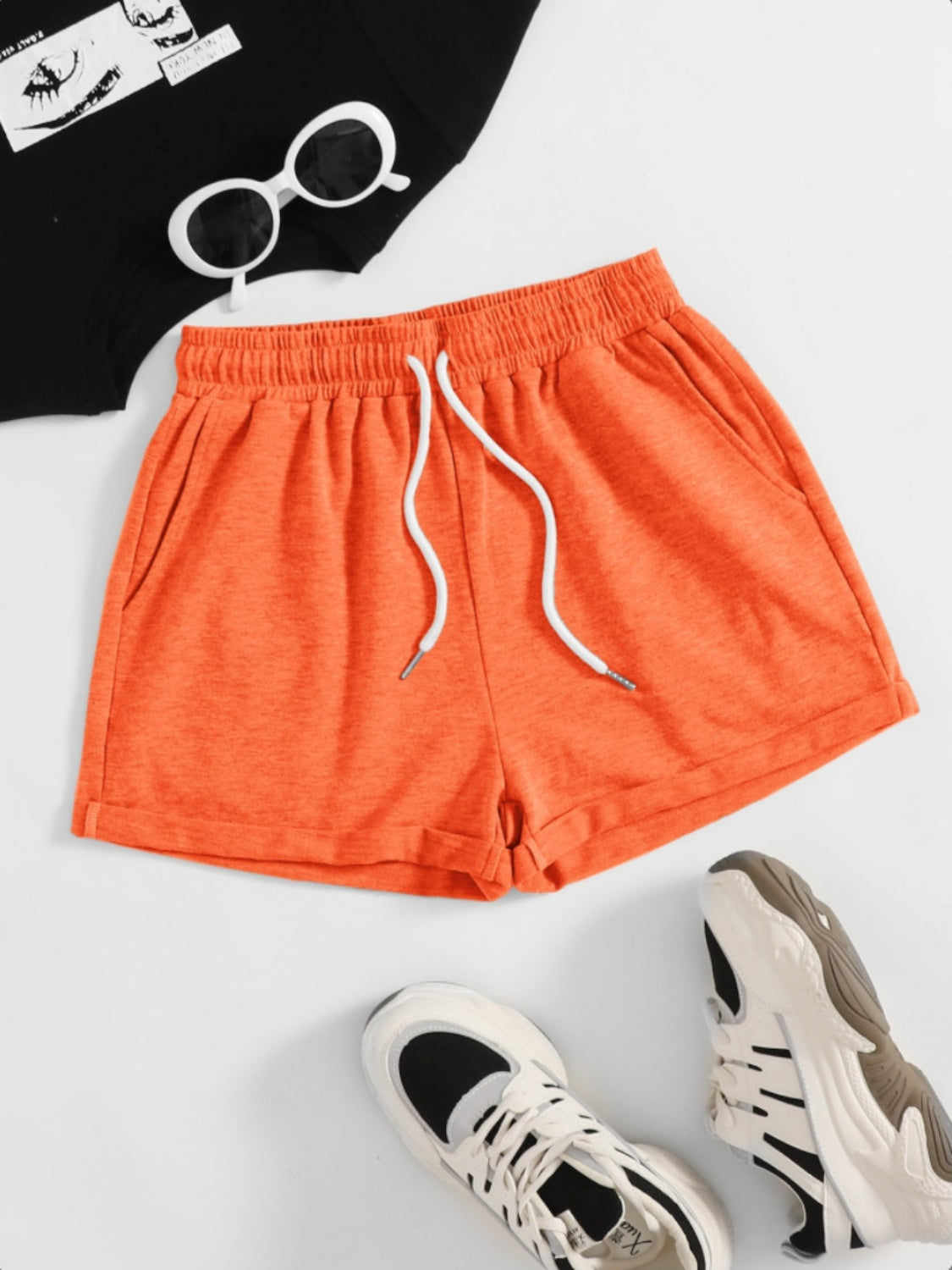 Pantalones cortos con cintura elástica y bolsillos con cordón