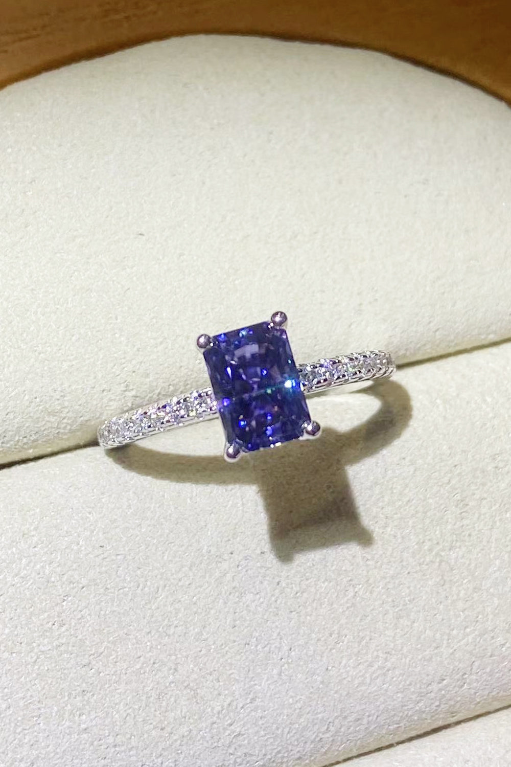 Anillo rectangular de plata esterlina 925 moissanite de 1 quilate en azul
