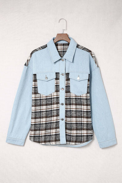 Chaqueta vaquera con botones y bolsillos a cuadros