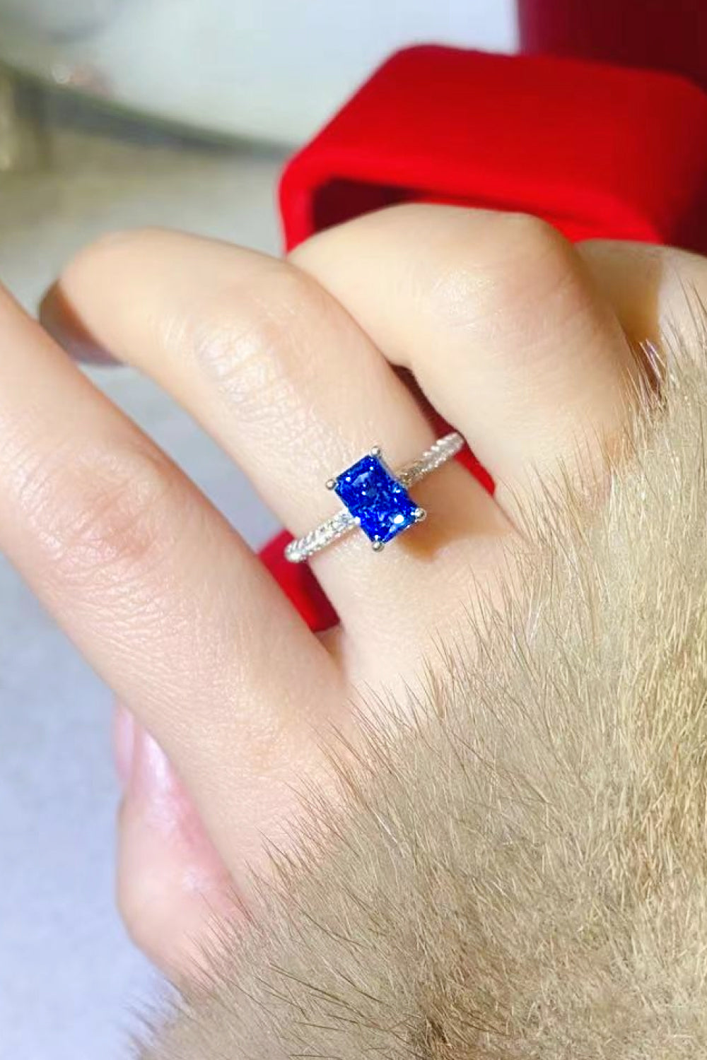 Anillo rectangular de plata esterlina 925 moissanite de 1 quilate en azul