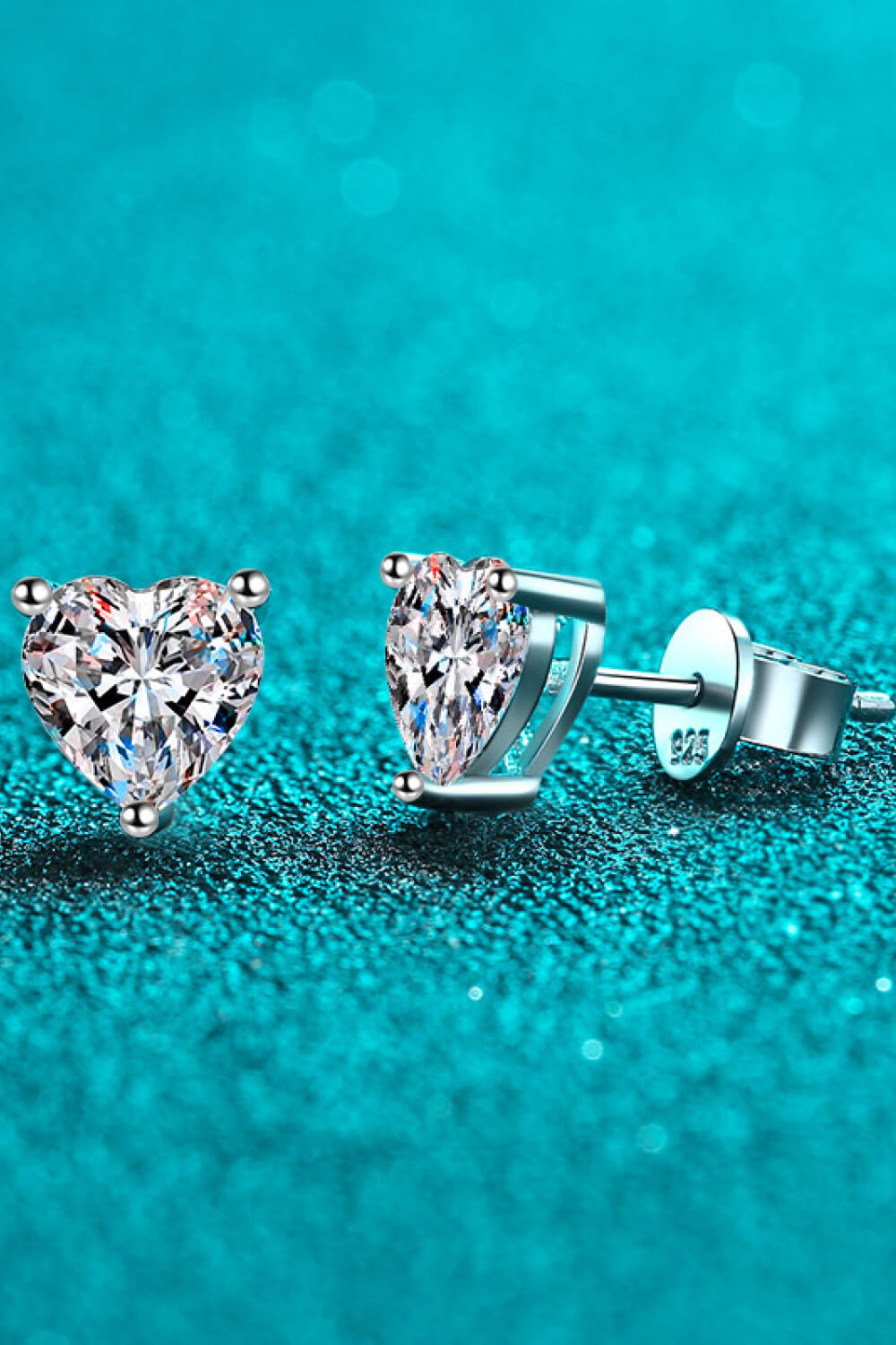 Aretes en forma de corazón de moissanita de 2 quilates