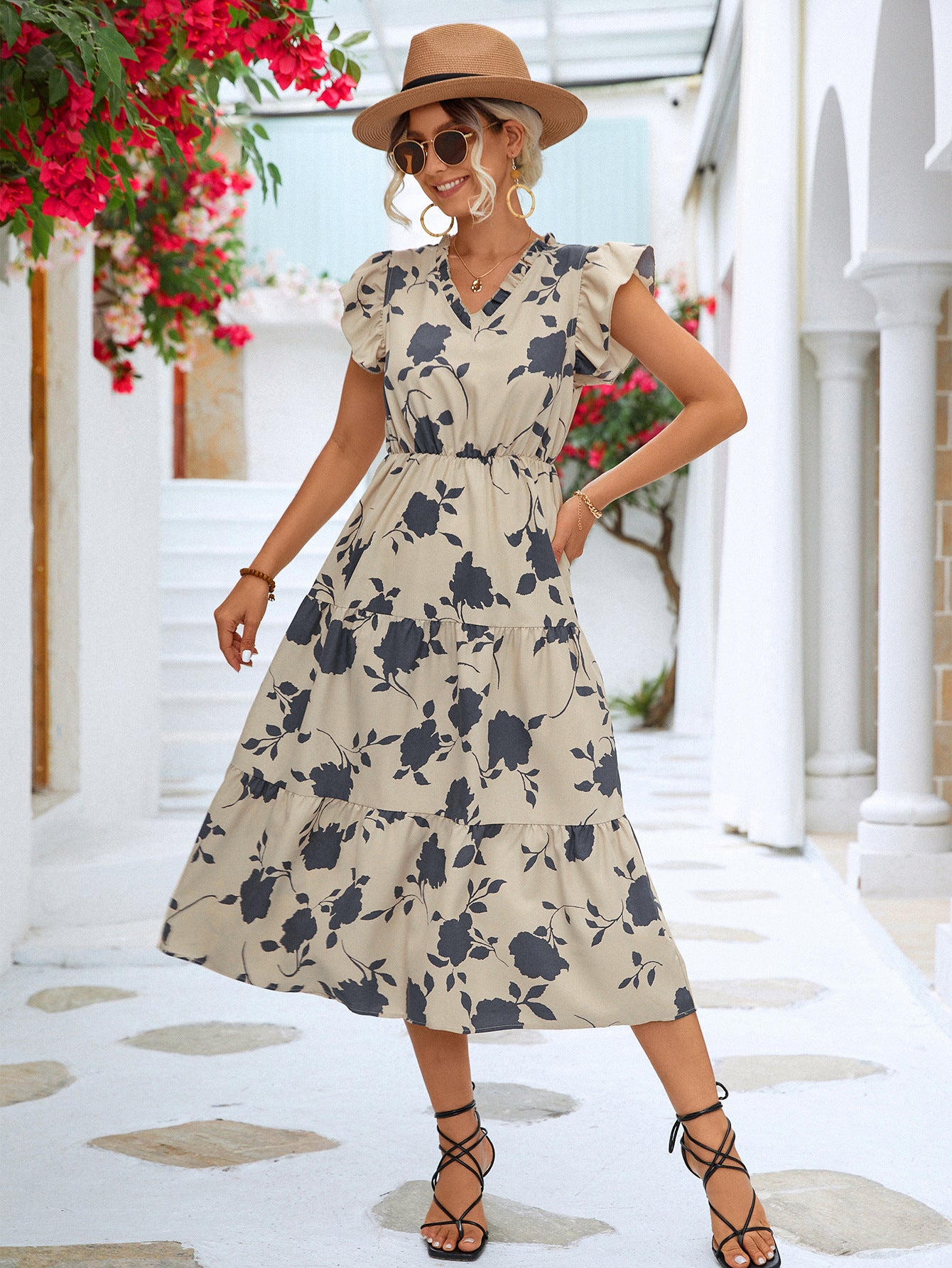 Vestido midi escalonado con cuello en V y ribete floral con volantes