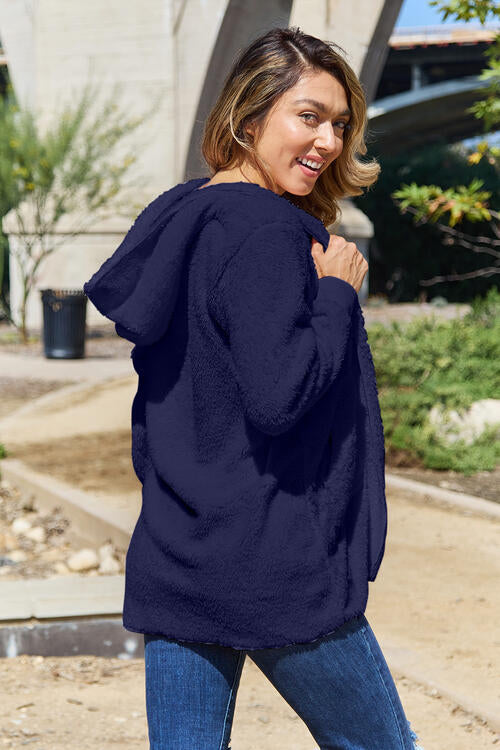 Chaqueta con capucha y bolsillos de peluche