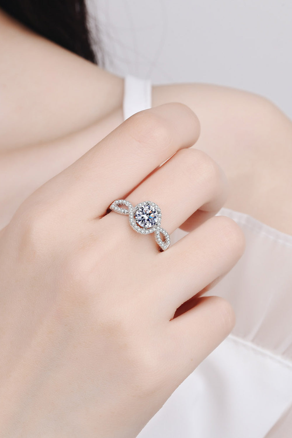 Feel The Joy Anillo de moissanita de plata esterlina 925