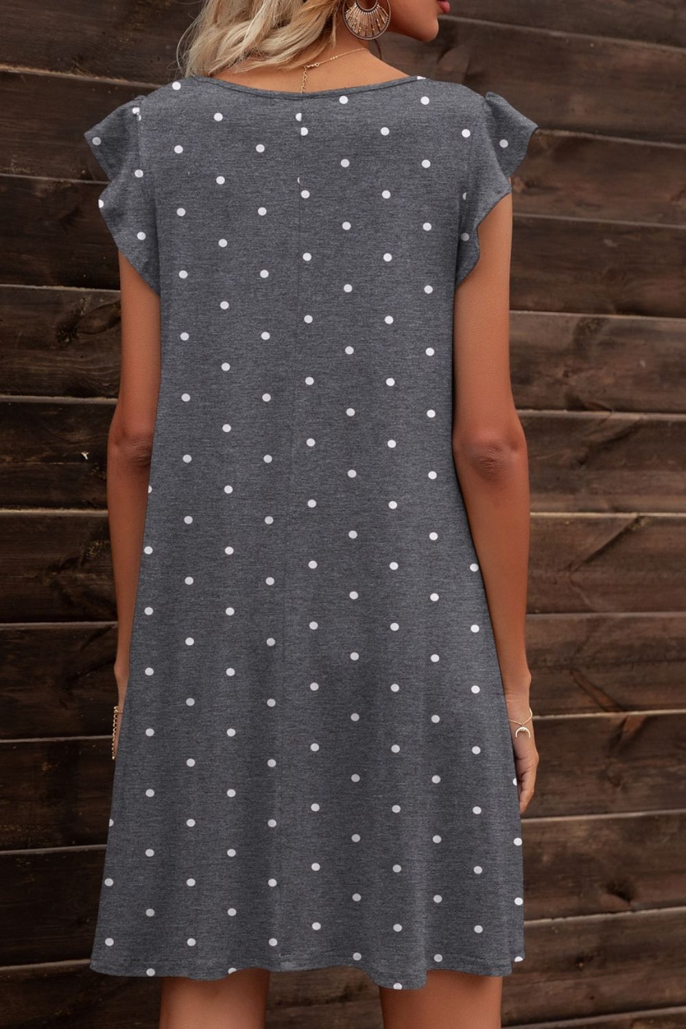 Vestido de cuello redondo con manga de mariposa