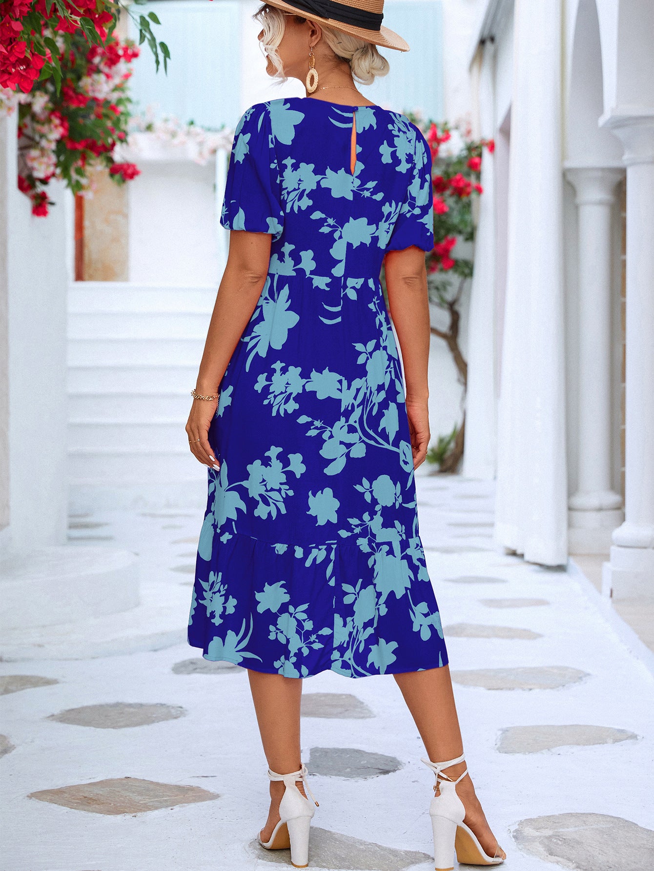 Vestido a media pierna con volantes y mangas abullonadas florales