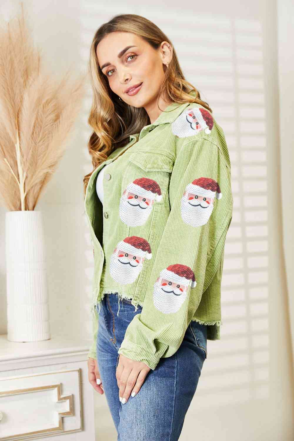 Chaqueta con dobladillo sin rematar y lentejuelas de Papá Noel