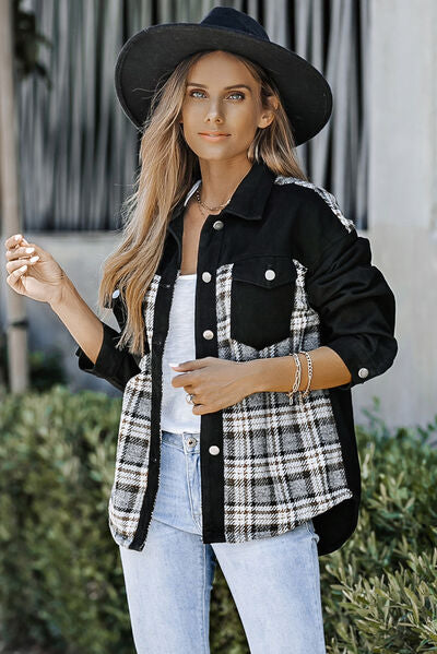 Chaqueta vaquera con botones y bolsillos a cuadros