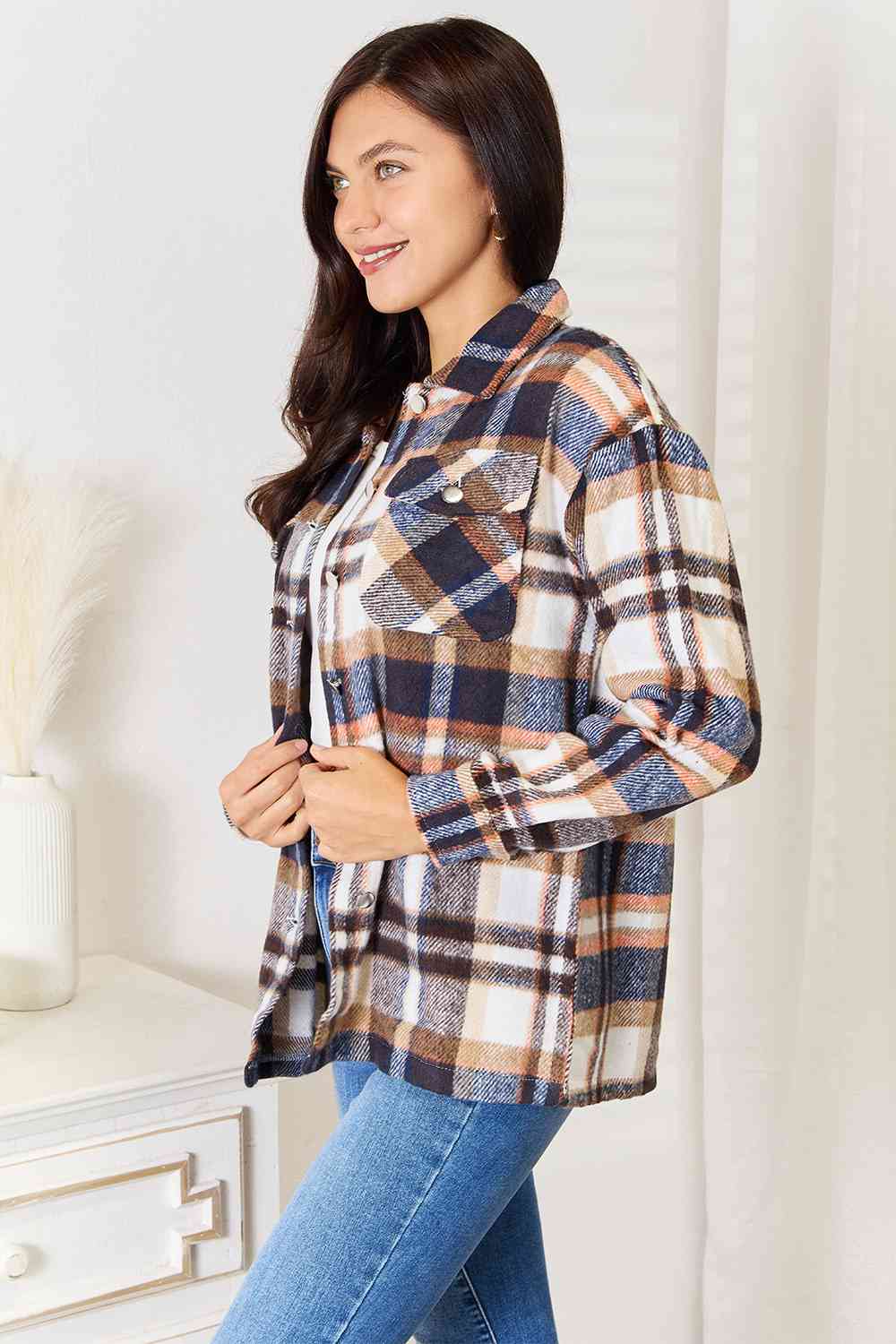 Chaqueta tipo camisa con botones en la parte delantera y bolsillos en el pecho de Double Take