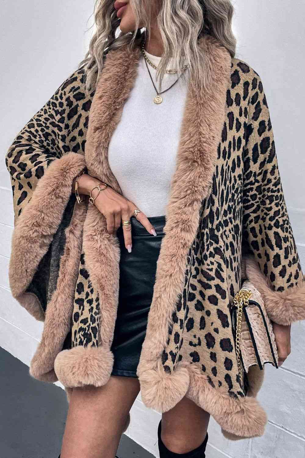 Poncho de leopardo con parte delantera abierta
