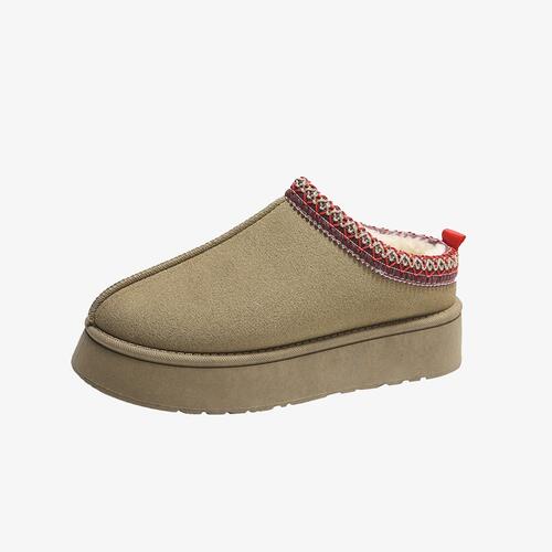 Pantuflas de piel sintética con costura central