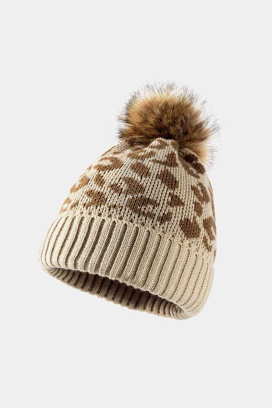 Gorro con vuelta con pompones de leopardo