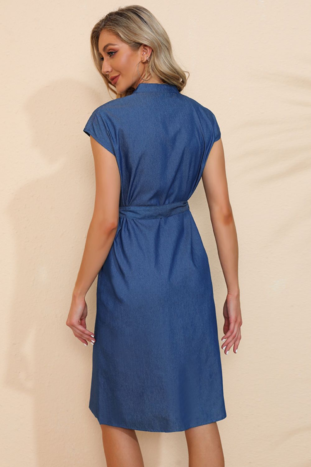Vestido de mezclilla con cinturón y botones