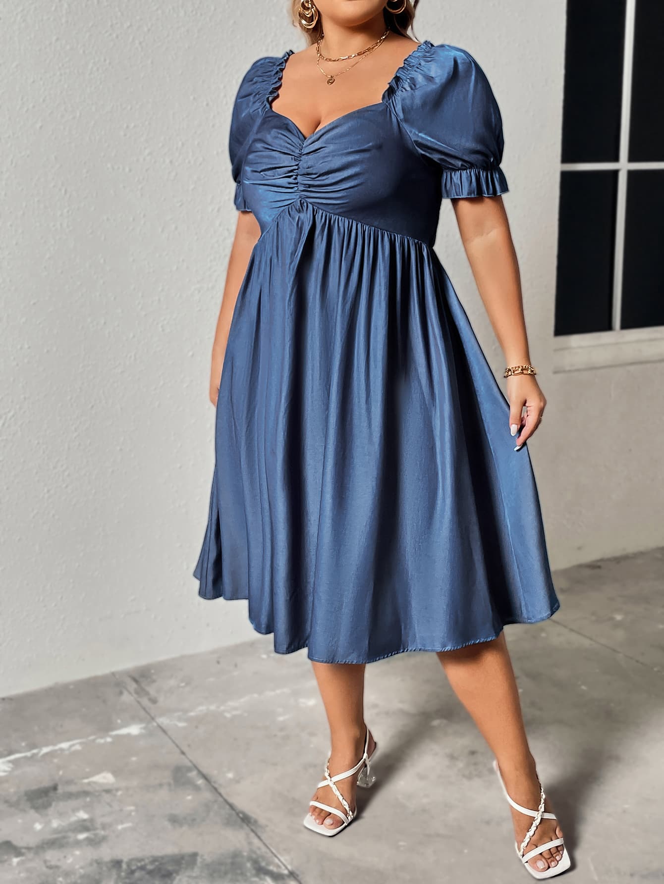 Vestido fruncido con escote en forma de corazón y talla grande