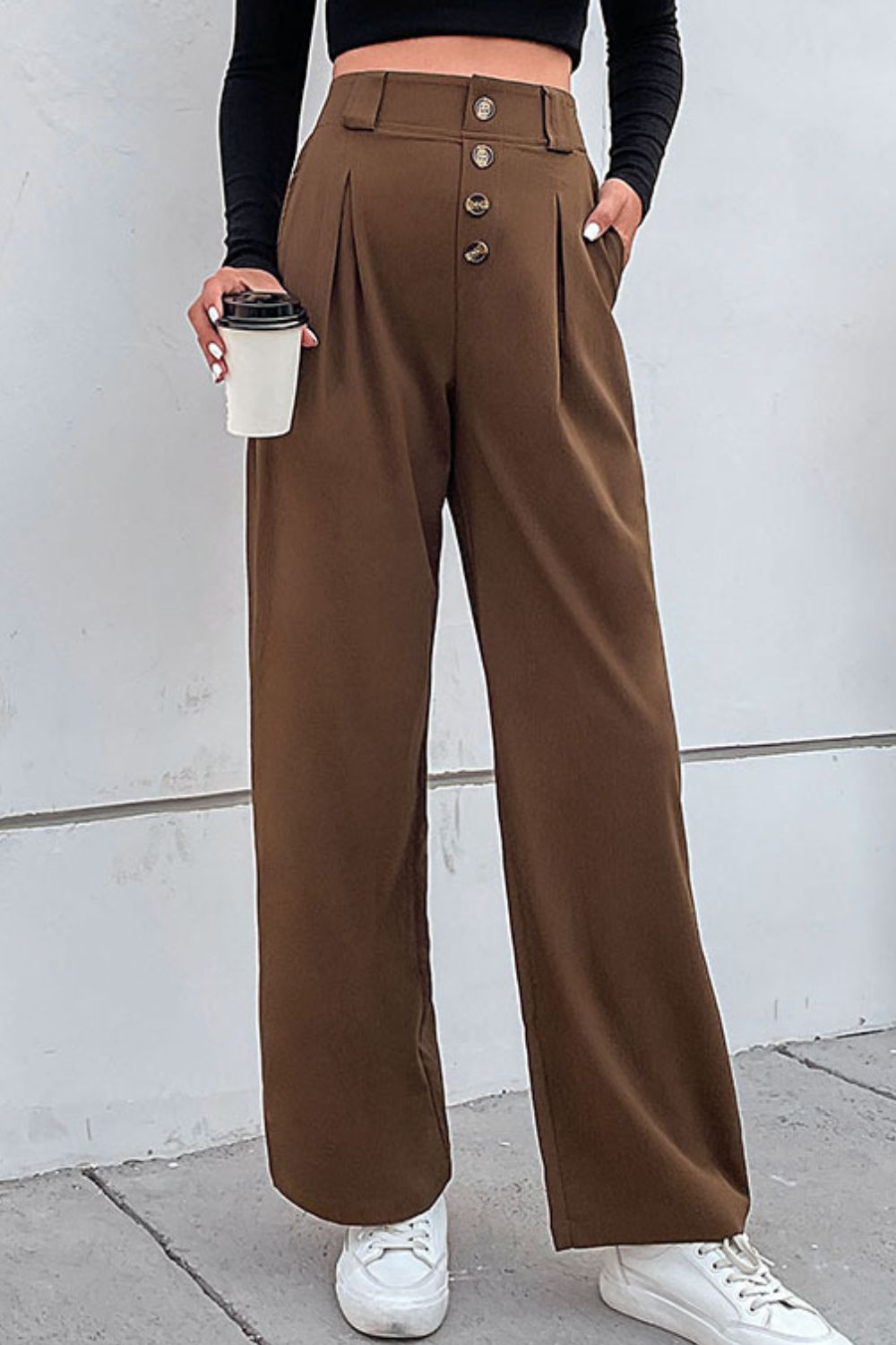 Pantalones de pierna ancha con cintura plisada y bolsillos
