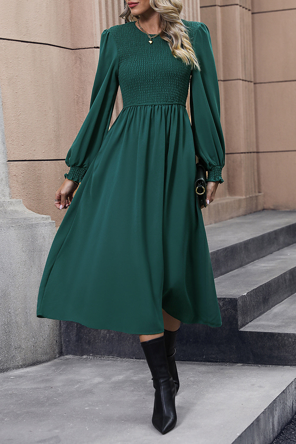 Vestido midi de manga larga fruncido