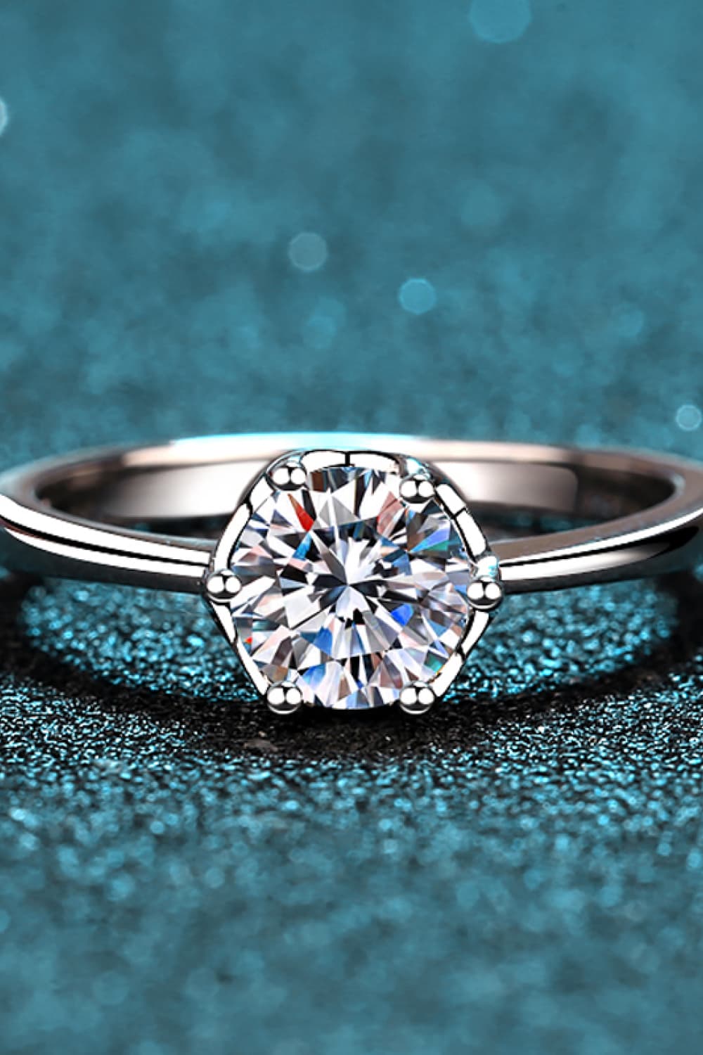 Anillo solitario chapado en rodio con moissanita de 1 quilate