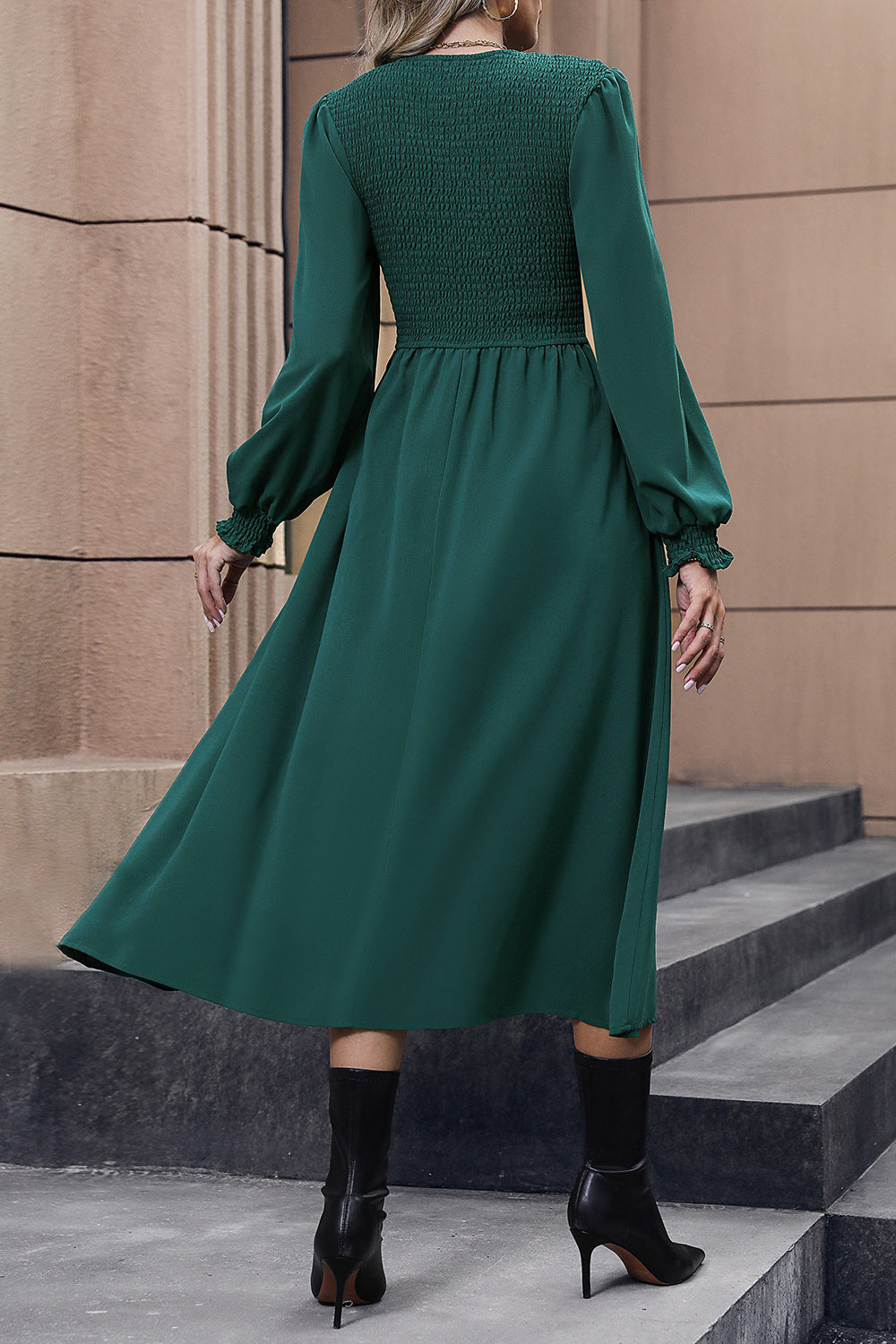 Vestido midi de manga larga fruncido