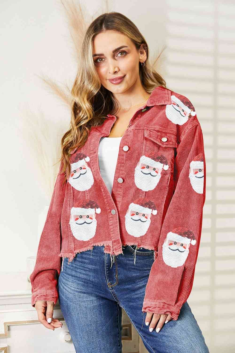 Chaqueta con dobladillo sin rematar y lentejuelas de Papá Noel